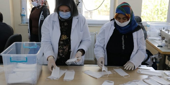 Kız meslek lisesinden günlük 8 bin adet maske