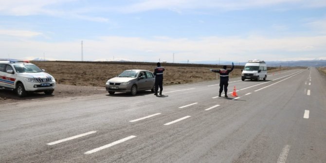 Kars’ta jandarmadan cep telefonu ve kırmızı ışık uygulaması