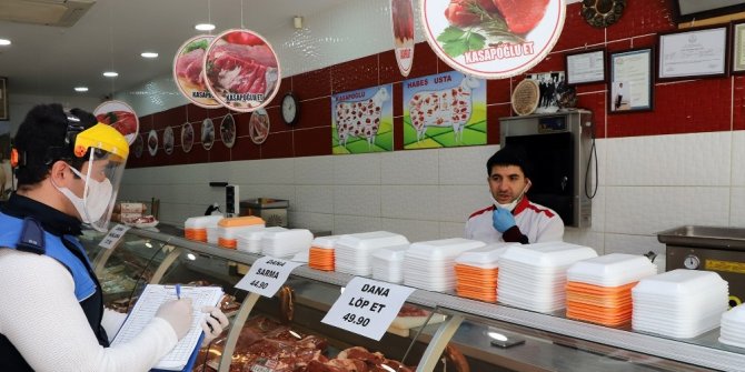 Büyükçekmece esnafına maske ve siperlik dağıtılıyor