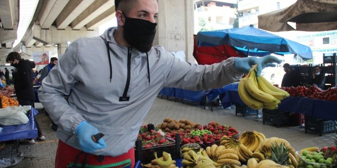 İzmir’de sokağa çıkma yasağı öncesi pazarlarda fiyat artışı