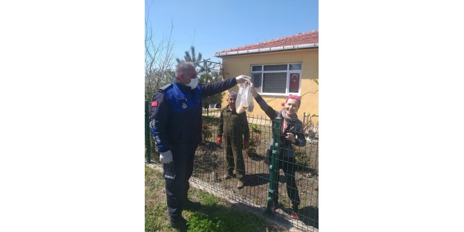 Ergene’de sokağa çıkamayan yaşlıların ihtiyaçlarını zabıta ekipleri karşılıyor