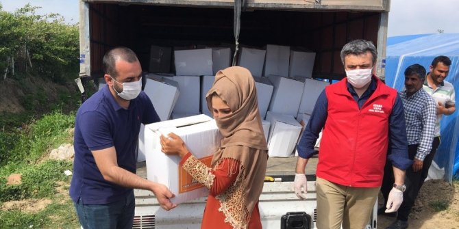 Vefa Sosyal Destek Grubu, çadır bölgesinde gıda kolisi dağıttı