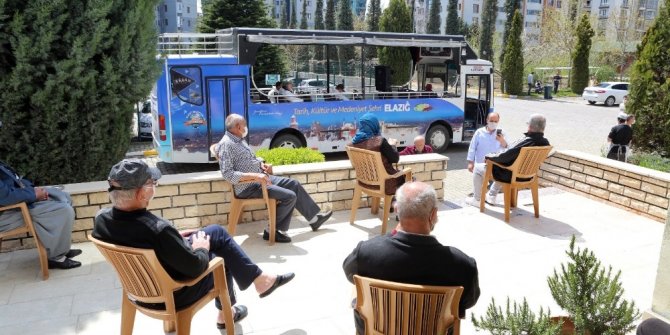 Elazığ’da tur otobüsüyle huzur evi sakinlerine konser