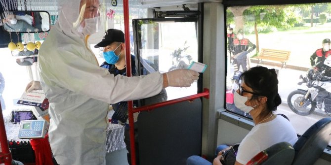 Adana’da sosyal mesafeye uymayanlara ceza kesildi