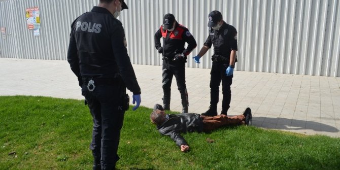 Yaşlı adam polisi çileden çıkardı, dönüp dolaşıp aynı yere geldi