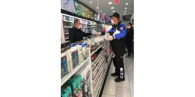 Çanakkale polisi 10 bin adet maske dağıttı