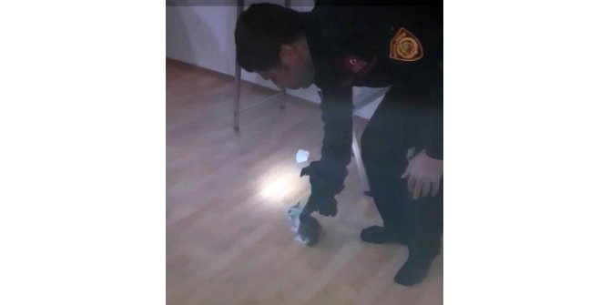Bacaya sıkışan yavru kediyi itfaiye kurtardı