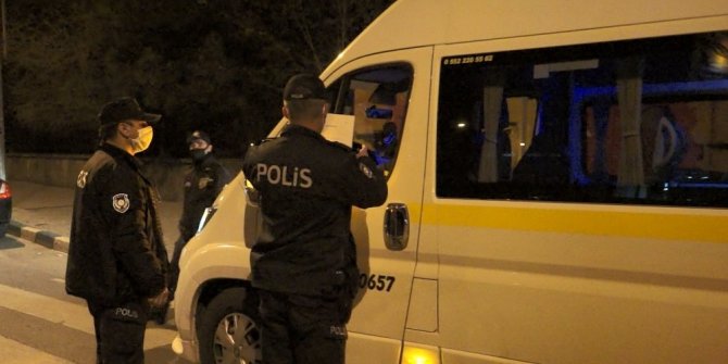 Sokağa çıkma kısıtlaması sonrası sokaklar boş kaldı