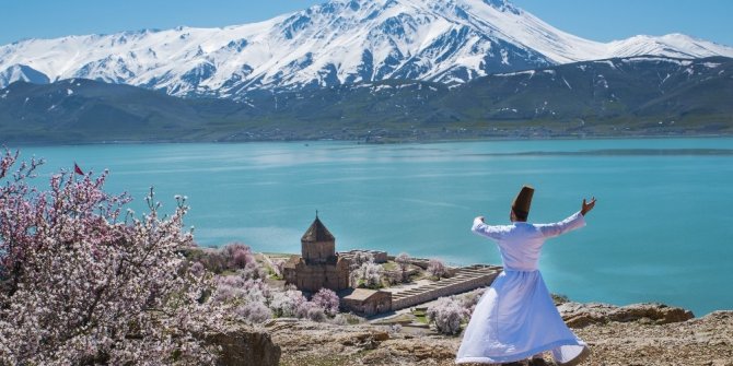 Boş kalan Akdamar Adası’nda huzur veren görüntü