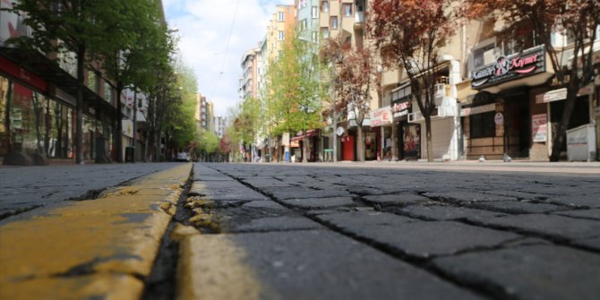 Bursa, Balıkesir ve Eskişehir'de sokağa çıkma kısıtlamasının ikinci gününde sessizlik hakim