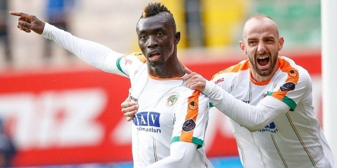Beşiktaş, Papiss Cisse ile 1 yıllık sözleşme imzalamak istiyor