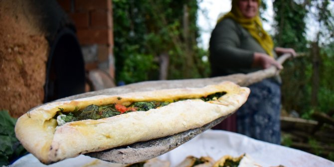 Osmanlı geleneği "mancarlı ekmek" ramazan sofraları için pişiyor