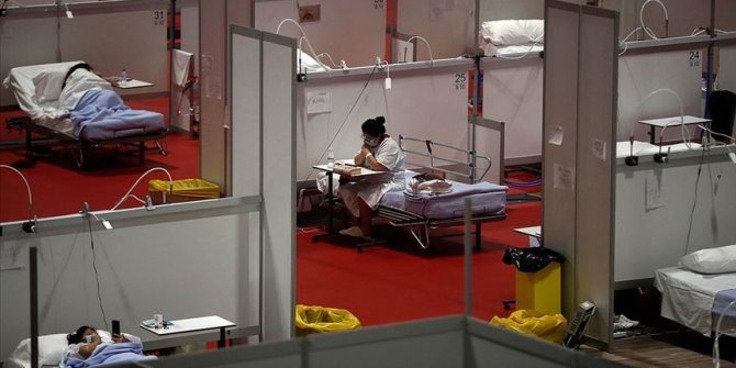 Spain: Kids allowed out as new virus deaths drop to 288