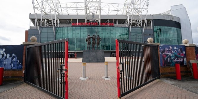 Manchester United, Old Trafford'a ayakta seyirci alacak