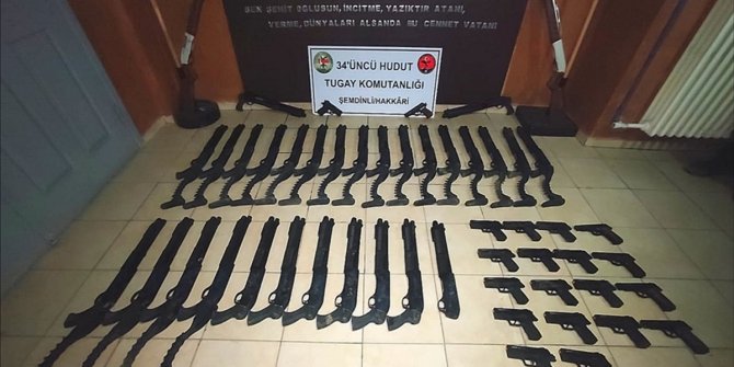 Hakkari hududu ile Barış Pınarı bölgesinde çok sayıda silah ve mühimmat ele geçirildi