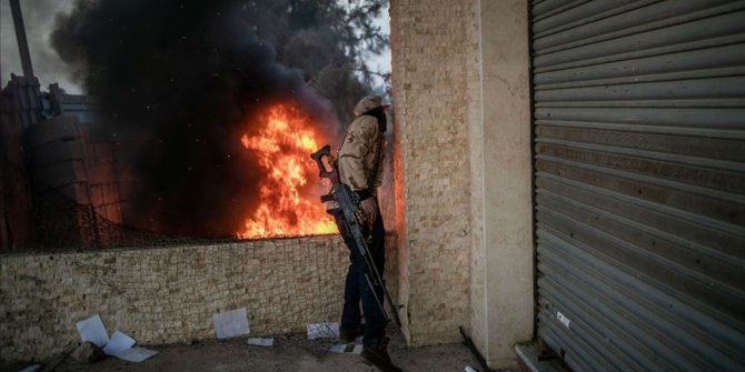 Libya Ordusu'ndan, Vatiyye Hava Üssü'ndeki silah depolarına hava harekatı
