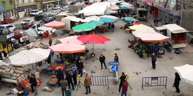 Başkan Pekmezci, halk pazarında incelemelerde bulundu