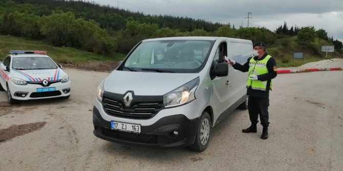 Çan’da trafik haftası nedeniyle jandarmadan sürücülere anlamlı broşür