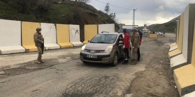 Kozluk’ta iki katlı bina karantinaya alındı