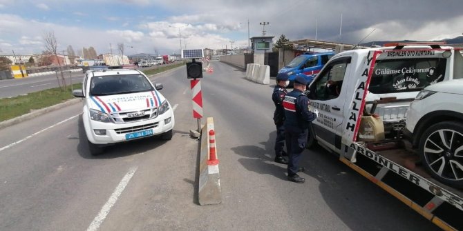Horasan ilçe jandarma trafik ekiplerinden Trafik Haftası’nda uygulama