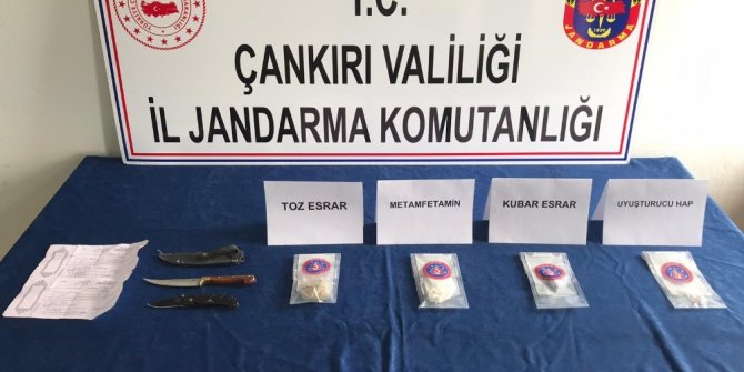 Kargo paketinde uyuşturucu taşıdılar