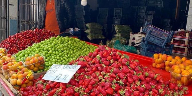 Yazlık meyveler tezgahlarda yerlerini almaya başladı
