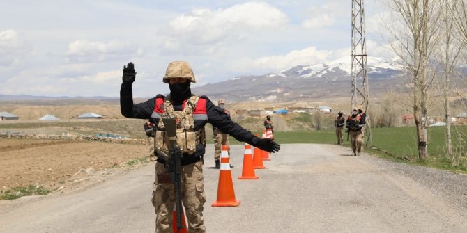 Aynı aileden 6 kişinin testi pozitif çıkınca mahalle karantinaya alındı