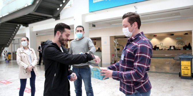 Nilüfer’de üretilen maskeler vatandaşa dağıtılıyor