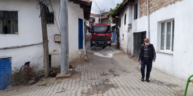 Karantinaya alınan mahalle dezenfekte edildi