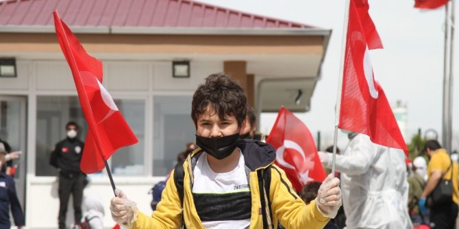 Suudi Arabistan’dan 143 Türk vatandaşı Van’a getirildi