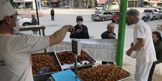 Bucak’ta Ramazan ayının vazgeçilmezi lokma tatlısı