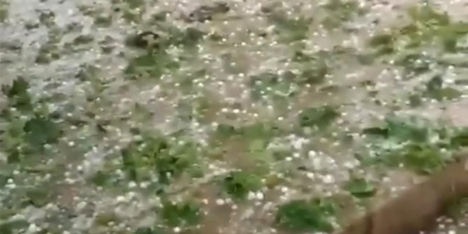 Antalya'da ceviz büyüklüğünde dolu yağdı