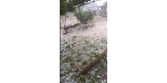 Antalya’ya ceviz büyüklüğünde dolu yağdı