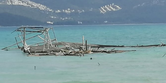 Didim’de denizdeki kaçak yapıların sonuncusu da yıkıldı