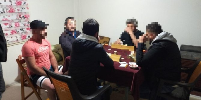 Yalova’da kumarhaneye dönüştürülen eve şok baskın