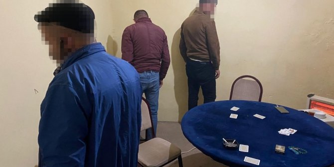 Kumar oynamak için ev kiralayan 7 kişi gözaltına alındı