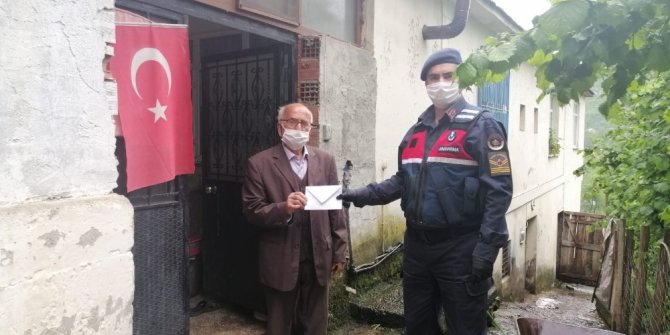 81 yaşındaki Bekir amcadan duygulandıran bağış