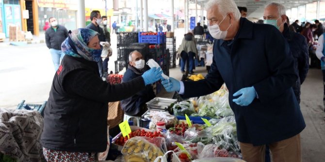 Büyükşehir 375 bin adet ücretsiz maske dağıttı
