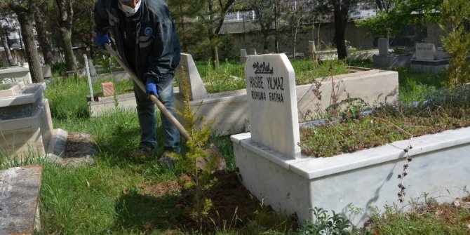 Akyurt’ta mezarlıklarda bayram hazırlığı
