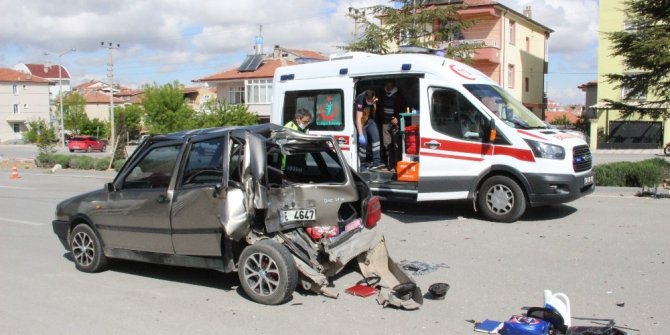 Kamyonet otomobile arkadan çarptı: 1 yaralı