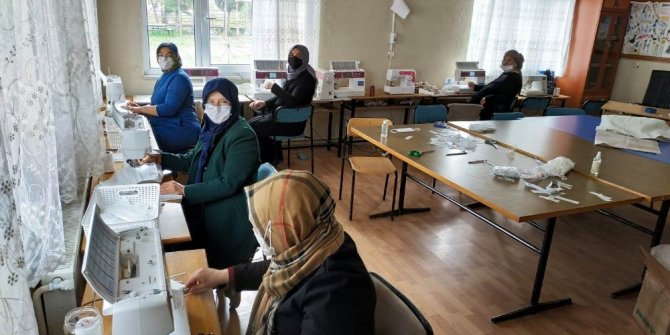 Hisarcık’ta gönüllü kursiyerlerden maske üretim seferberliğine destek