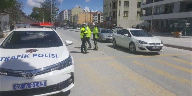 Karapınar'da sürücülere broşür dağıtıldı