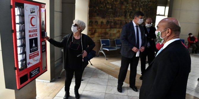 İzmir Büyükşehir bir günde 117 bin maske dağıttı