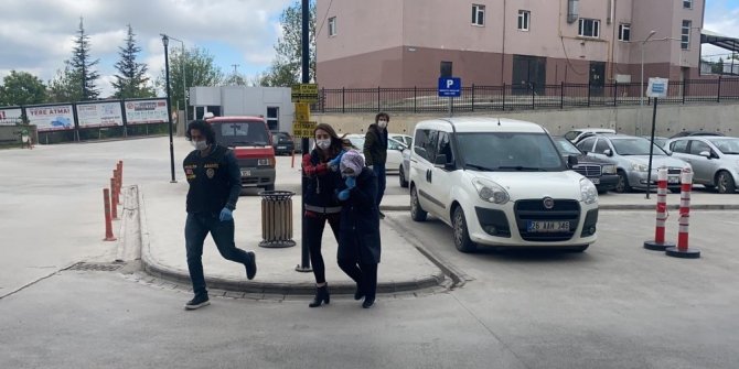 14 yaşındaki kızını erkek arkadaşıyla birlikte olmaya zorlayan kadın adliyeye sevk edildi