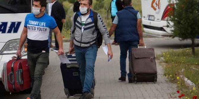 Irak’tan Batman’da getirilen 285 vatandaş, karantina süresinin dolmasının ardından evlerine uğurlandı