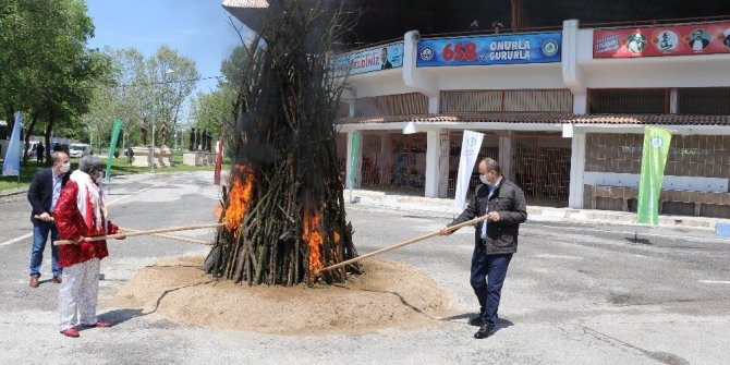 Koronavirüs, bin 400 yıllık ateşin yanmasına mani olamadı