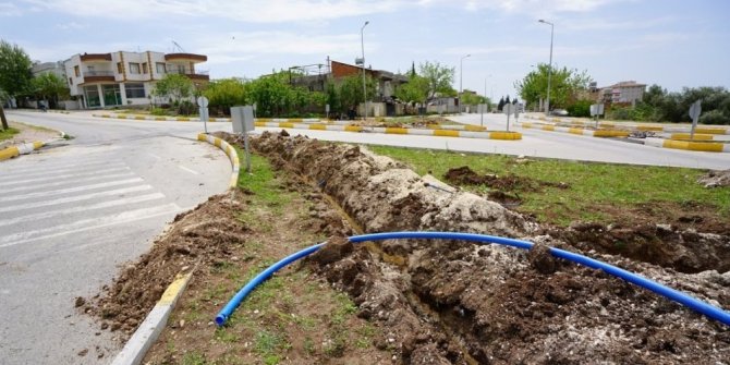 Akkonut Kavşağına otomatik sulama sistemi döşendi