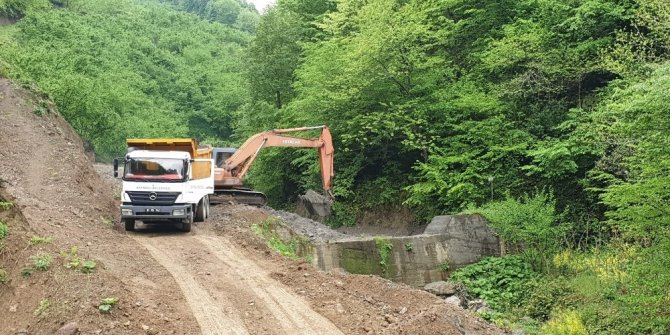 Kaynaşlı Belediyesinden derelerin taşmaması için ıslah çalışması