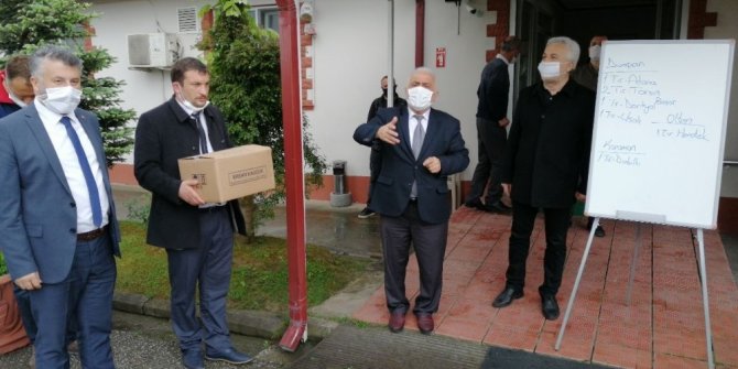 Düzce Belediyesi’nden, kamyoncu esnafına maske desteği