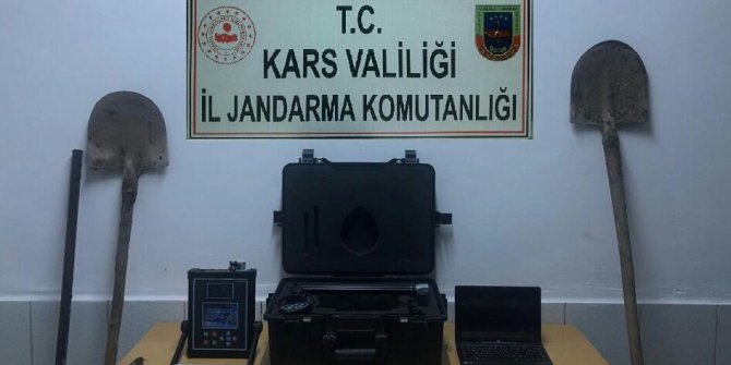Kars’ta defineciler yakayı ele verdi
